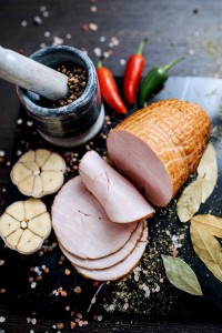 PIERŚ Z KURCZAKA PARZONA WĘDZONA (ok 0,42 kg) -  SWOJSKIE DOMOWE (Zamawiaj do poniedziałku godz. 10:00)