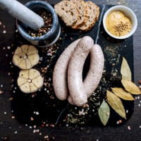 KIEŁBASA BIAŁA (ok 0,4 kg) - SWOJSKIE DOMOWE (Zamawiaj do poniedziałku godz. 10:00)