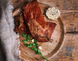 ŻEBERKO WIEPRZOWE WĘDZONE (ok 0,4 kg) - SWOJSKIE DOMOWE (Zamawiaj do poniedziałku godz. 10:00)