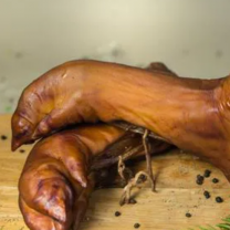 RATKA WIEPRZOWA WĘDZONA (ok 0,4 kg) - SWOJSKIE DOMOWE (Zamawiaj do poniedziałku godz. 10:00)